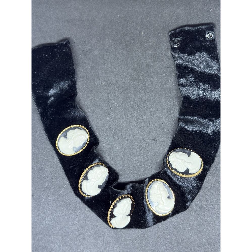 Vintage Costume Black Modeled Cameo Velvet Choker Necklace 14” - Picture 2 of 5